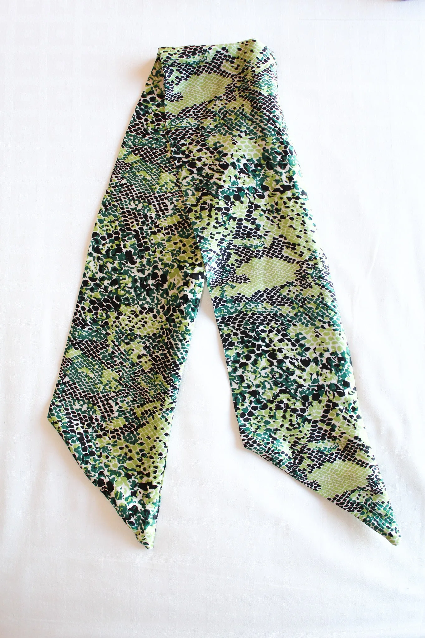 1215. Silk Snakeskin Wrap (Green)