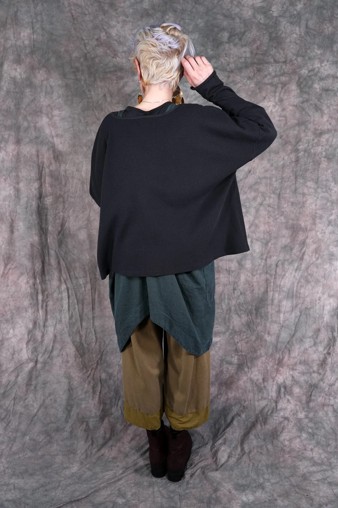 1586 Boxy Crop Top Thermal Black Sand