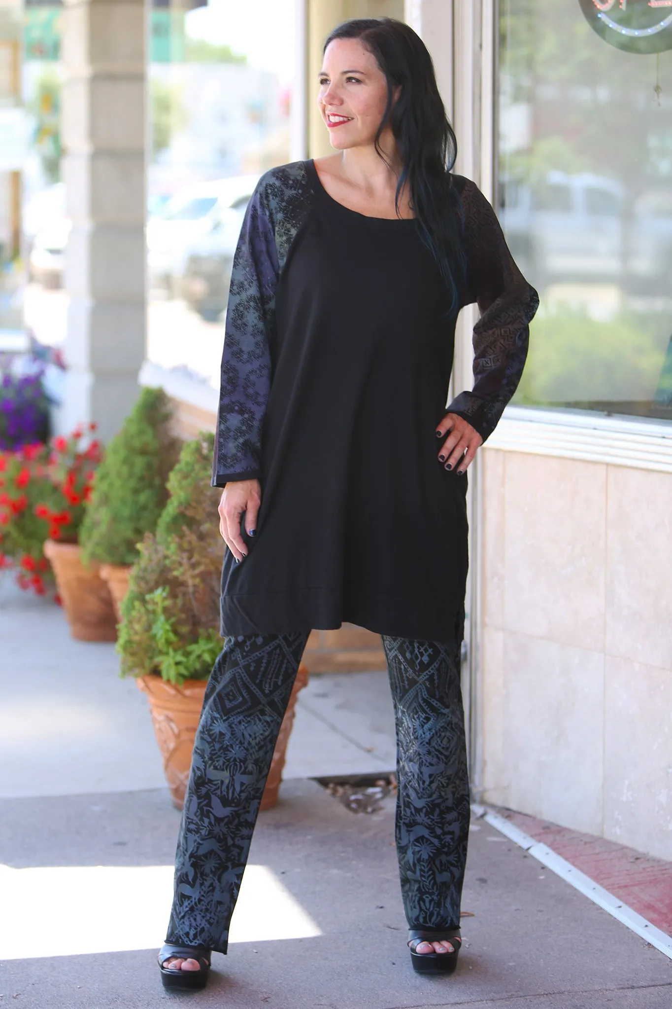 2197 Canyon Raglan Top Black Printed Sleeves-P