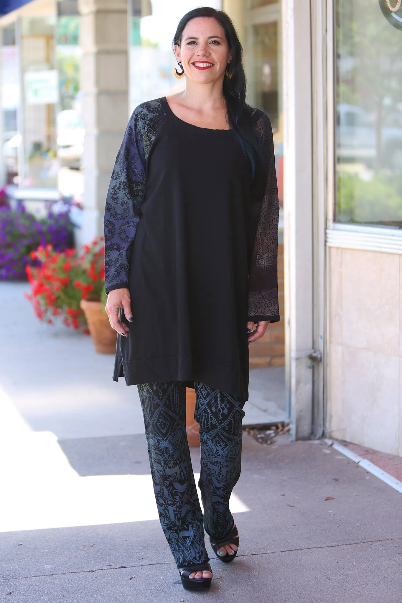 2197 Canyon Raglan Top Black Printed Sleeves-P