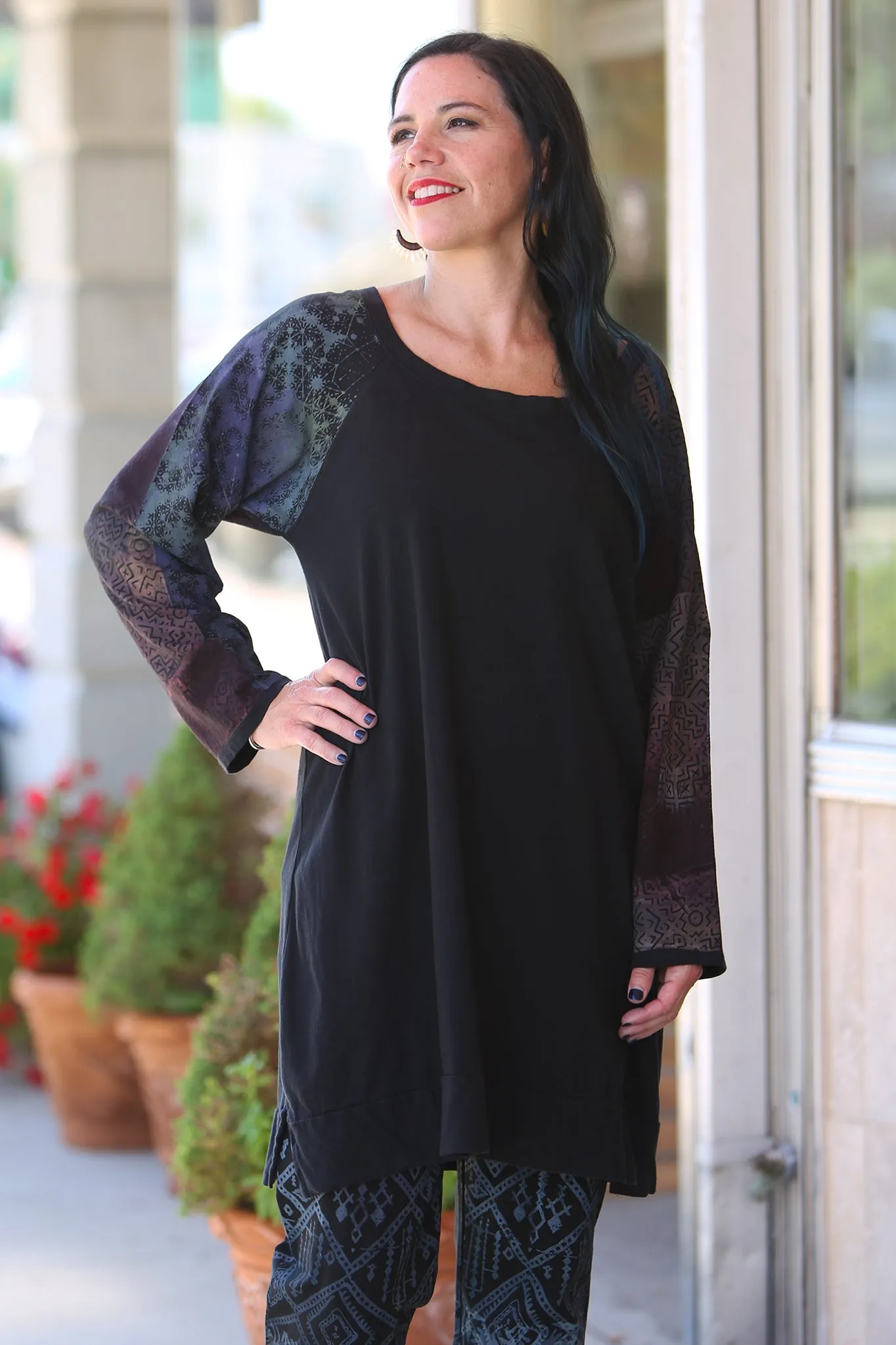 2197 Canyon Raglan Top Black Printed Sleeves-P