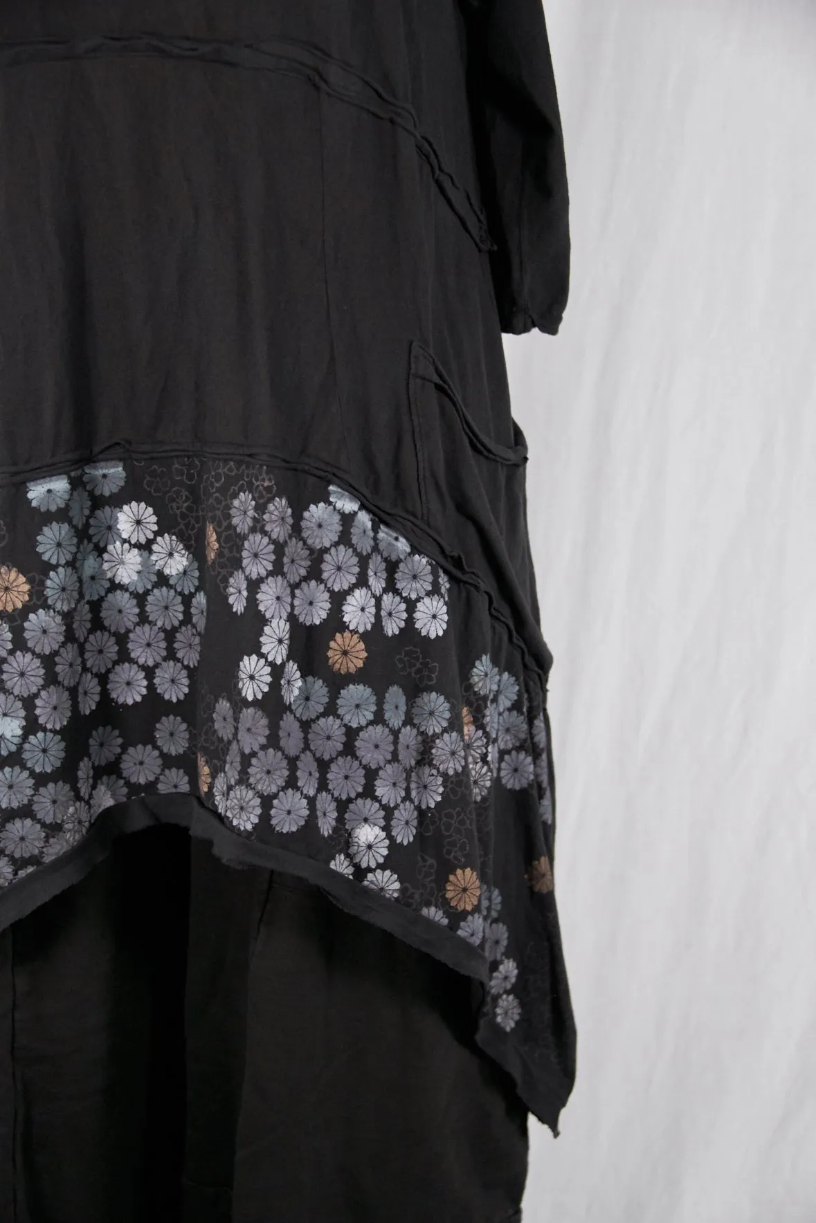 2222 Raw Seam Vector Black-P