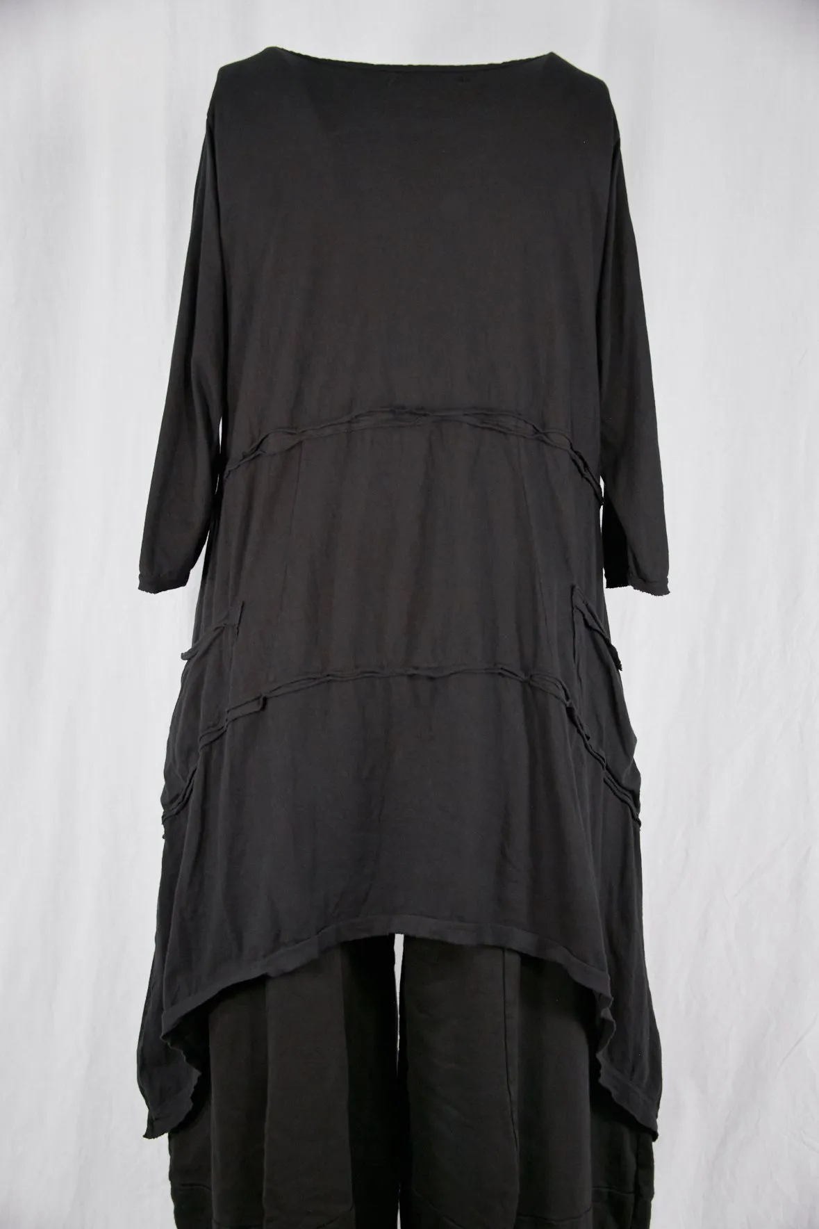 2222 Raw Seam Vector Black-P