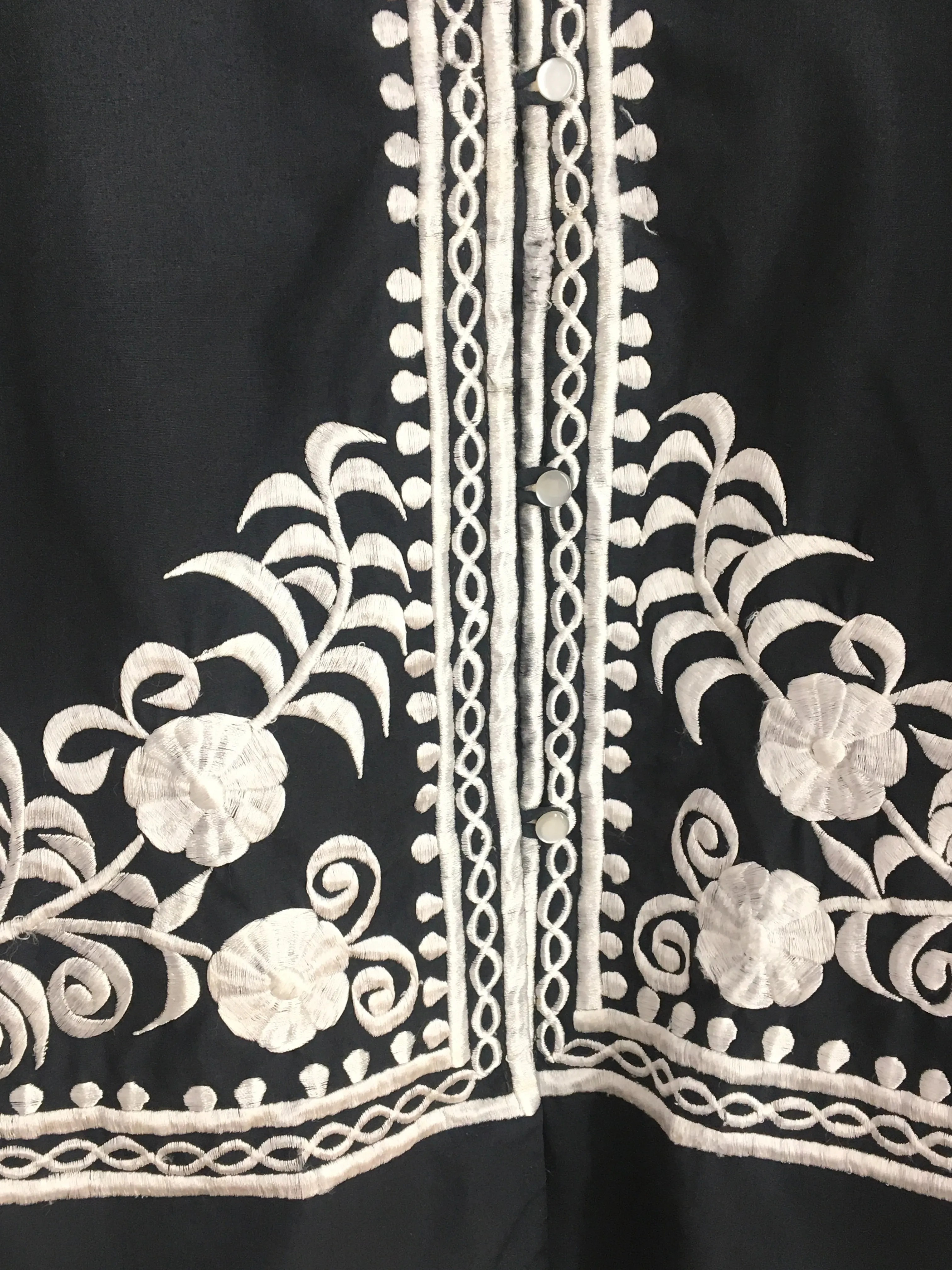 70’s CHUCHI EMBROIDERED TOP / MEDIUM