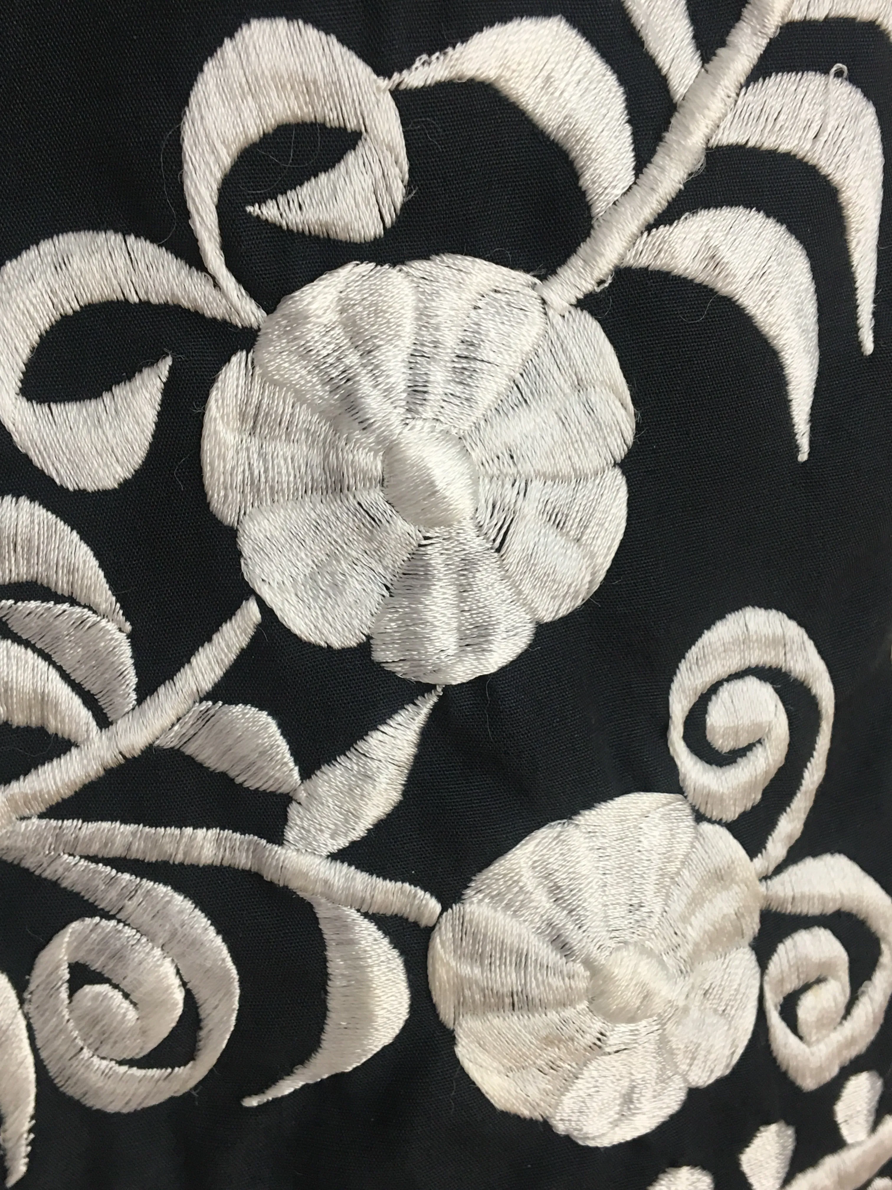 70’s CHUCHI EMBROIDERED TOP / MEDIUM