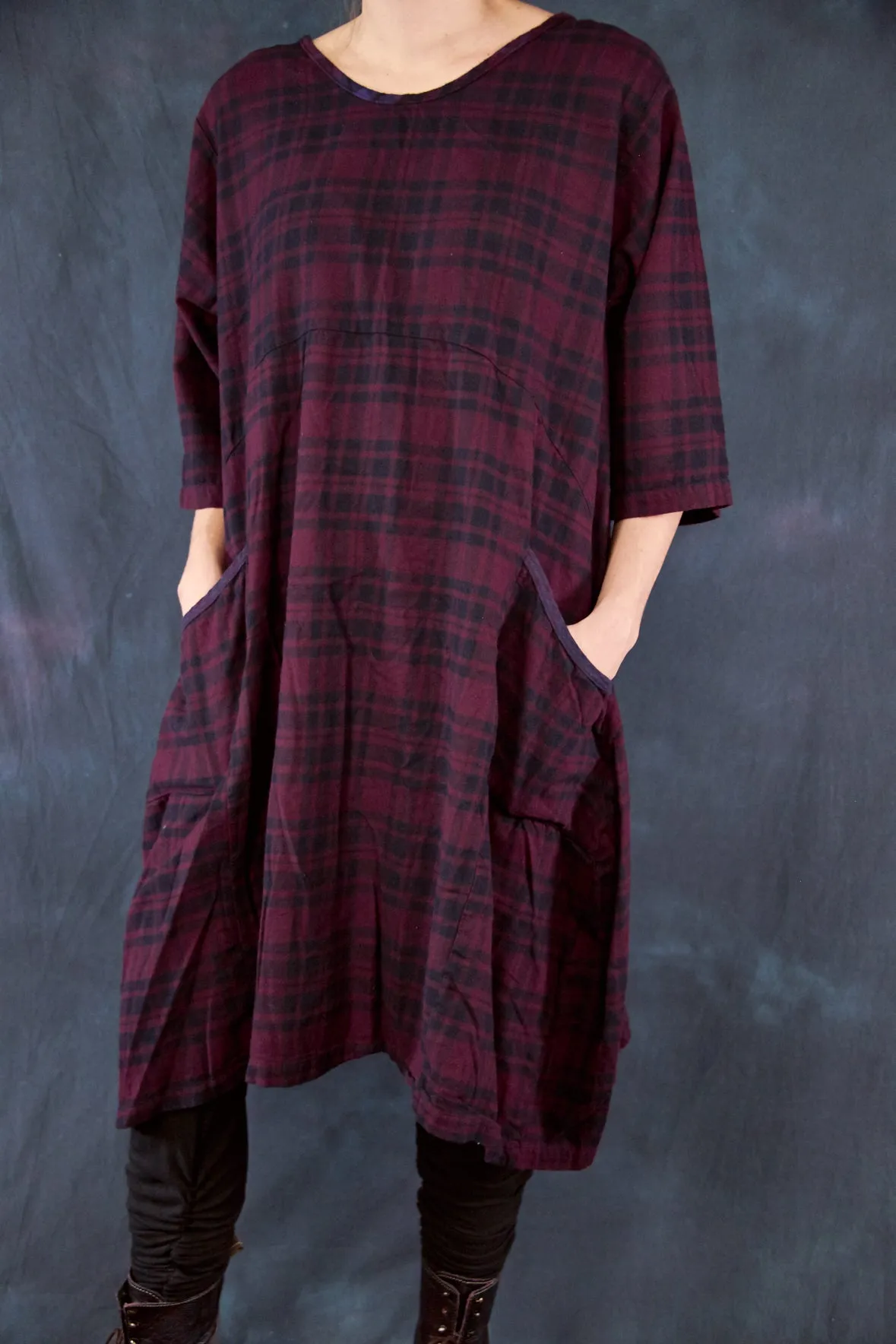 7114 Cabin Dress Vino Black Plaid