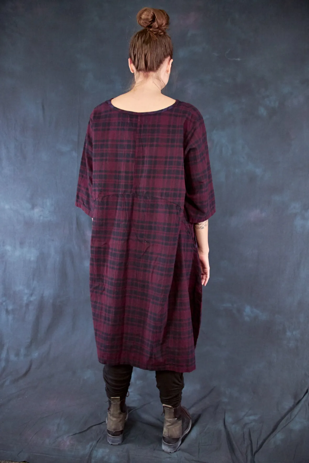 7114 Cabin Dress Vino Black Plaid