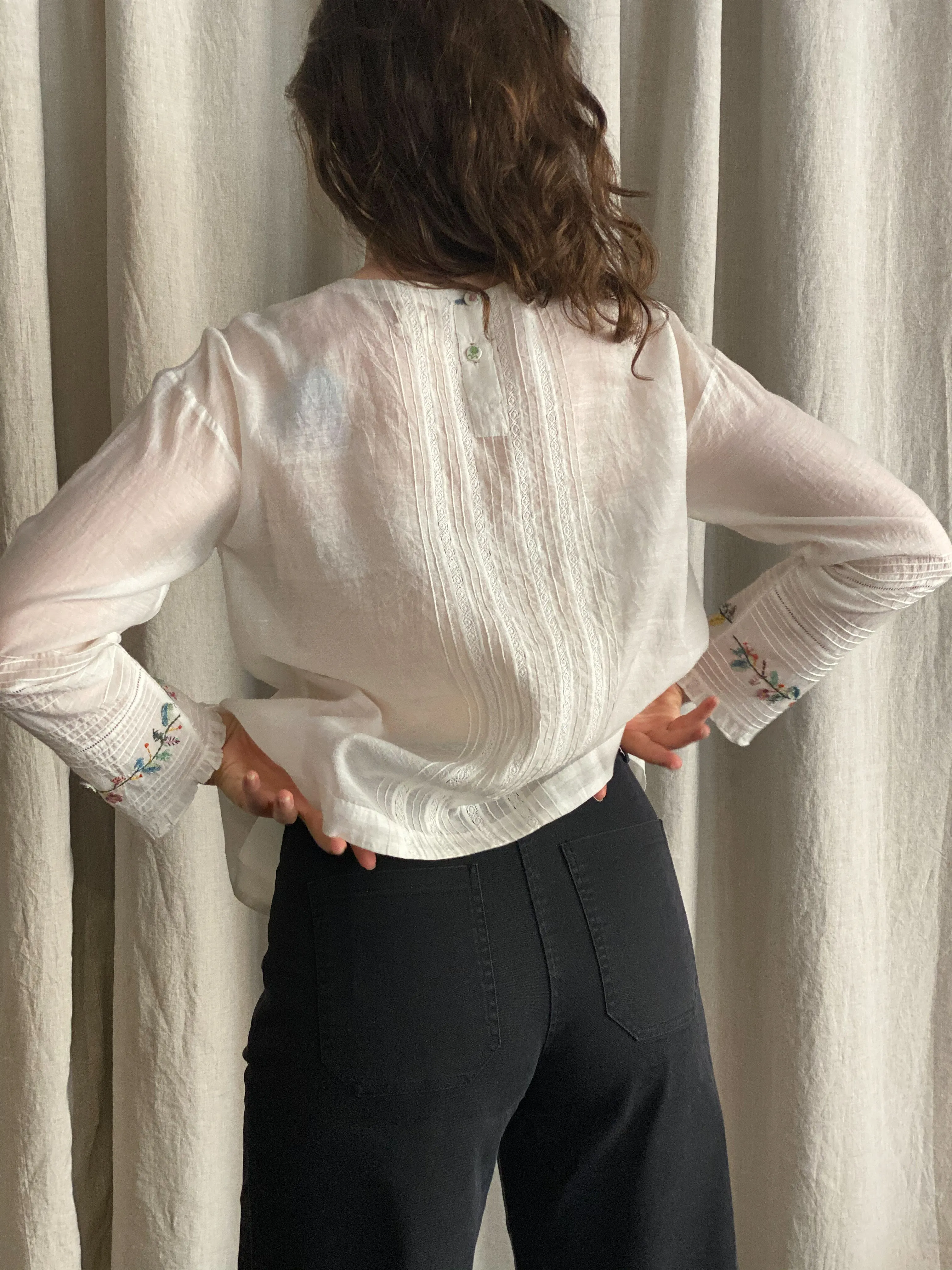 Bellium Embroidered Top