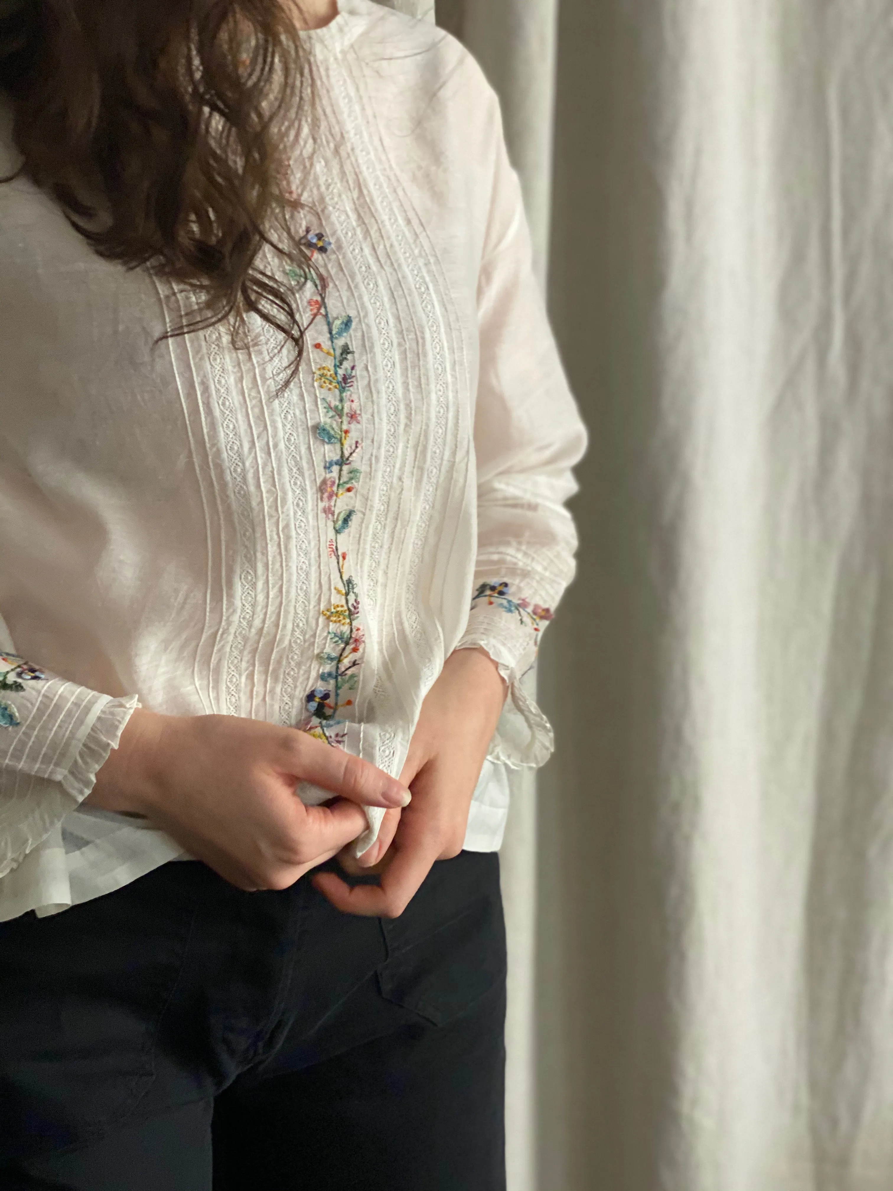 Bellium Embroidered Top