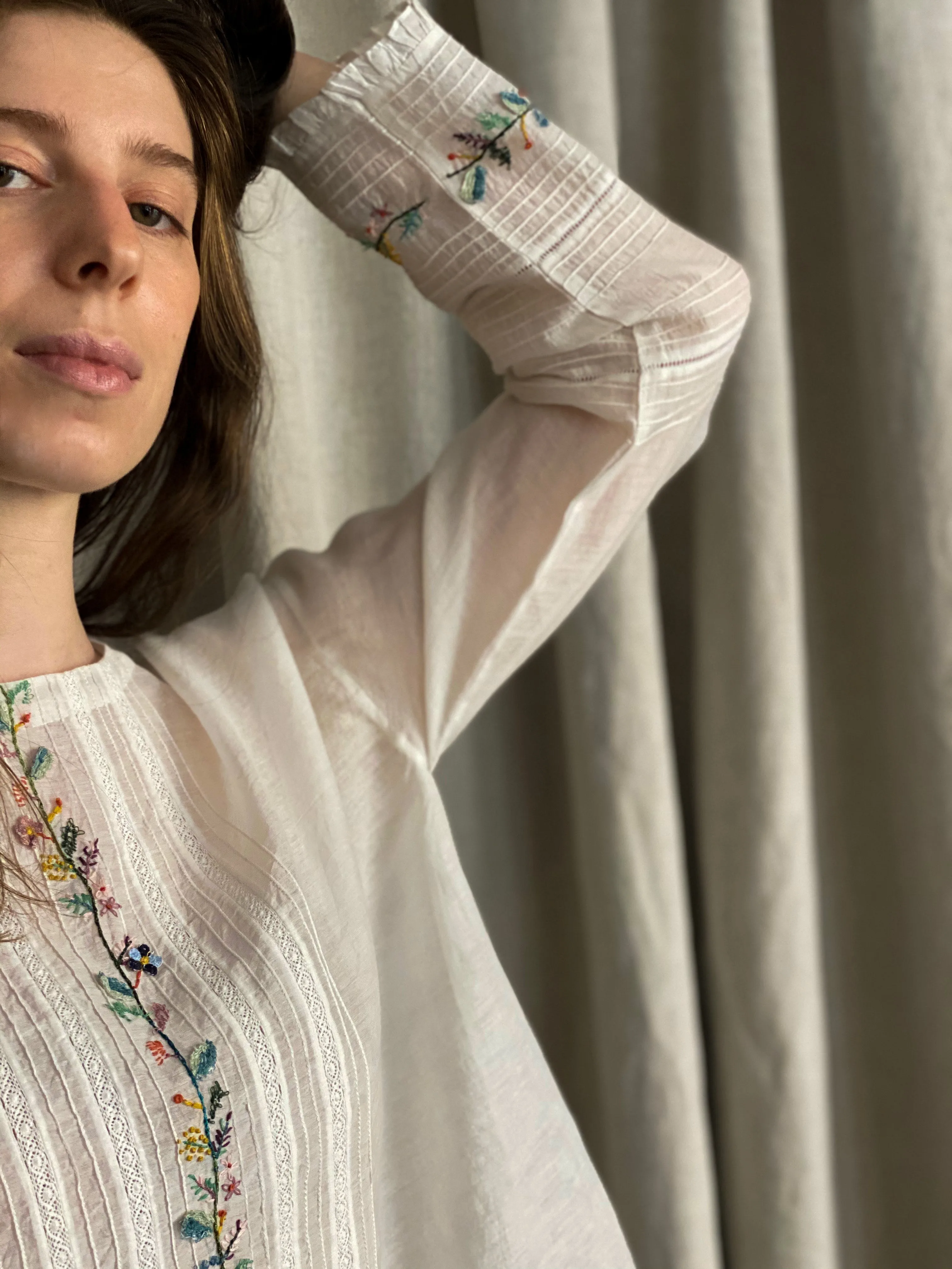 Bellium Embroidered Top