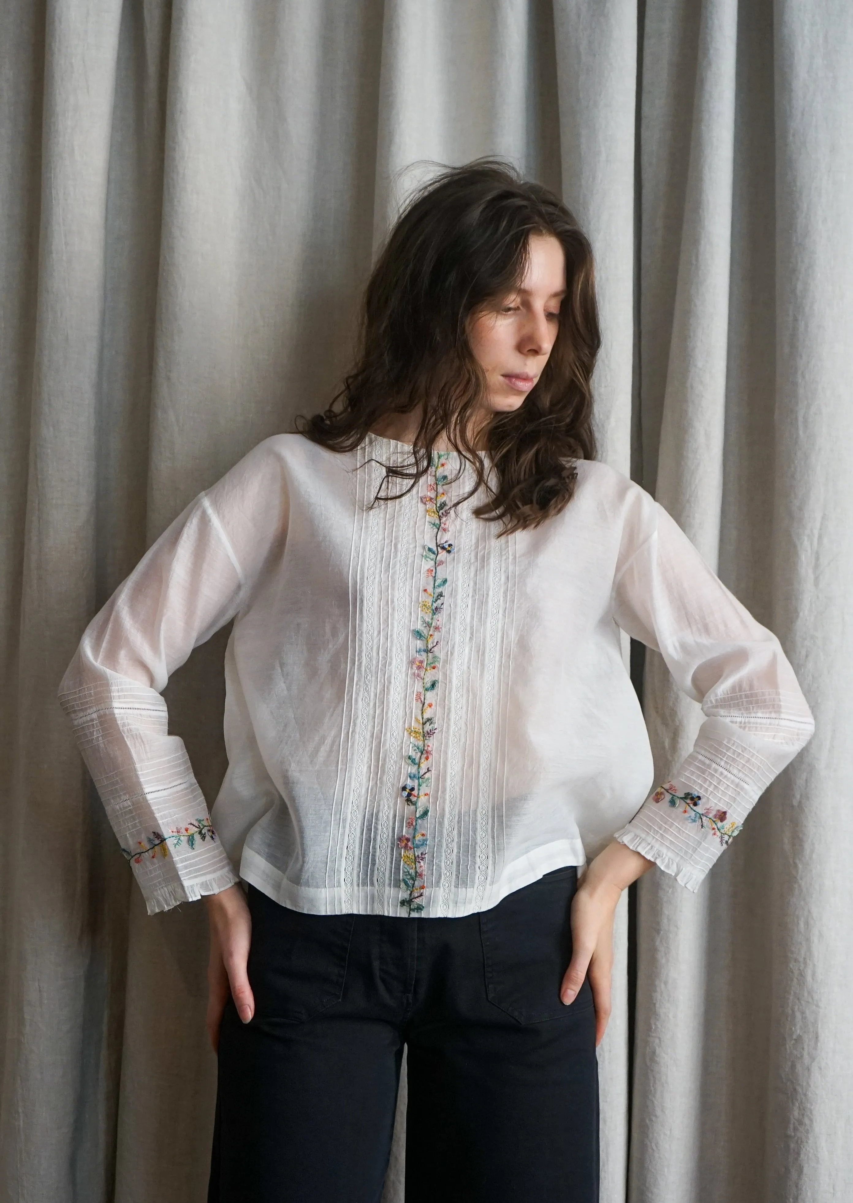 Bellium Embroidered Top
