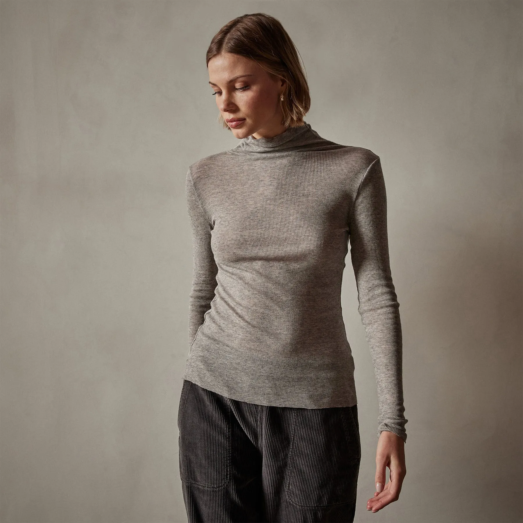 Cotton Cashmere Blend Ribbed Turtleneck - Heather Grey