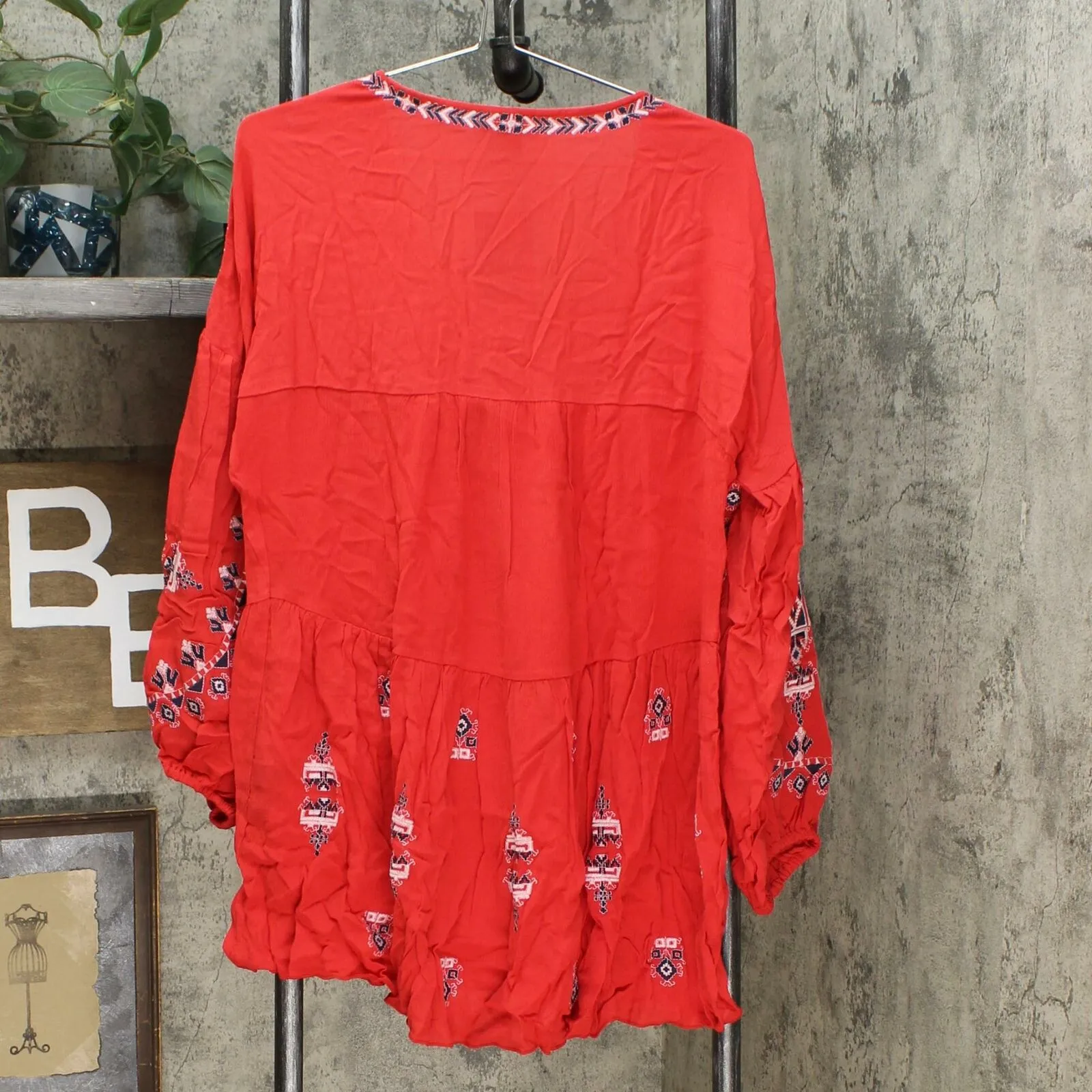 Curations Women's Embroidered Long Sleeve Tunic Top
