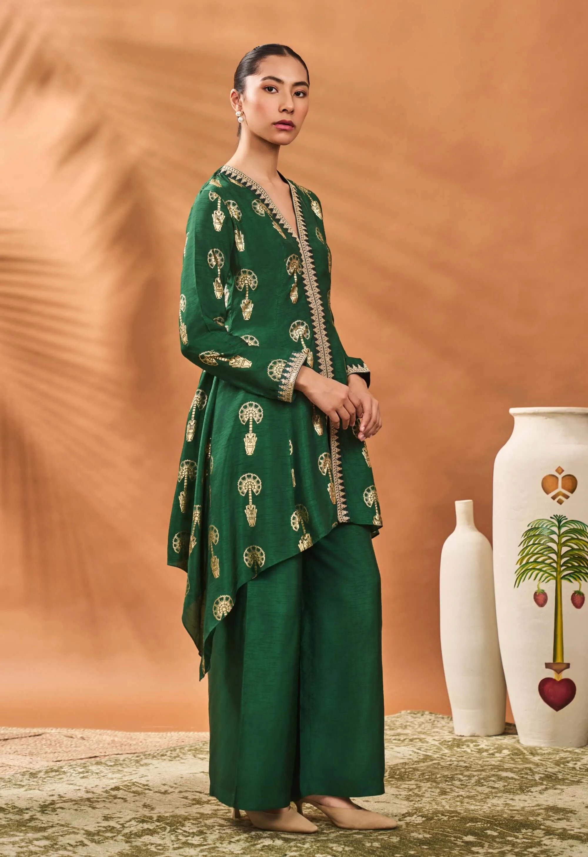 Green traveller's palm tunic and pants