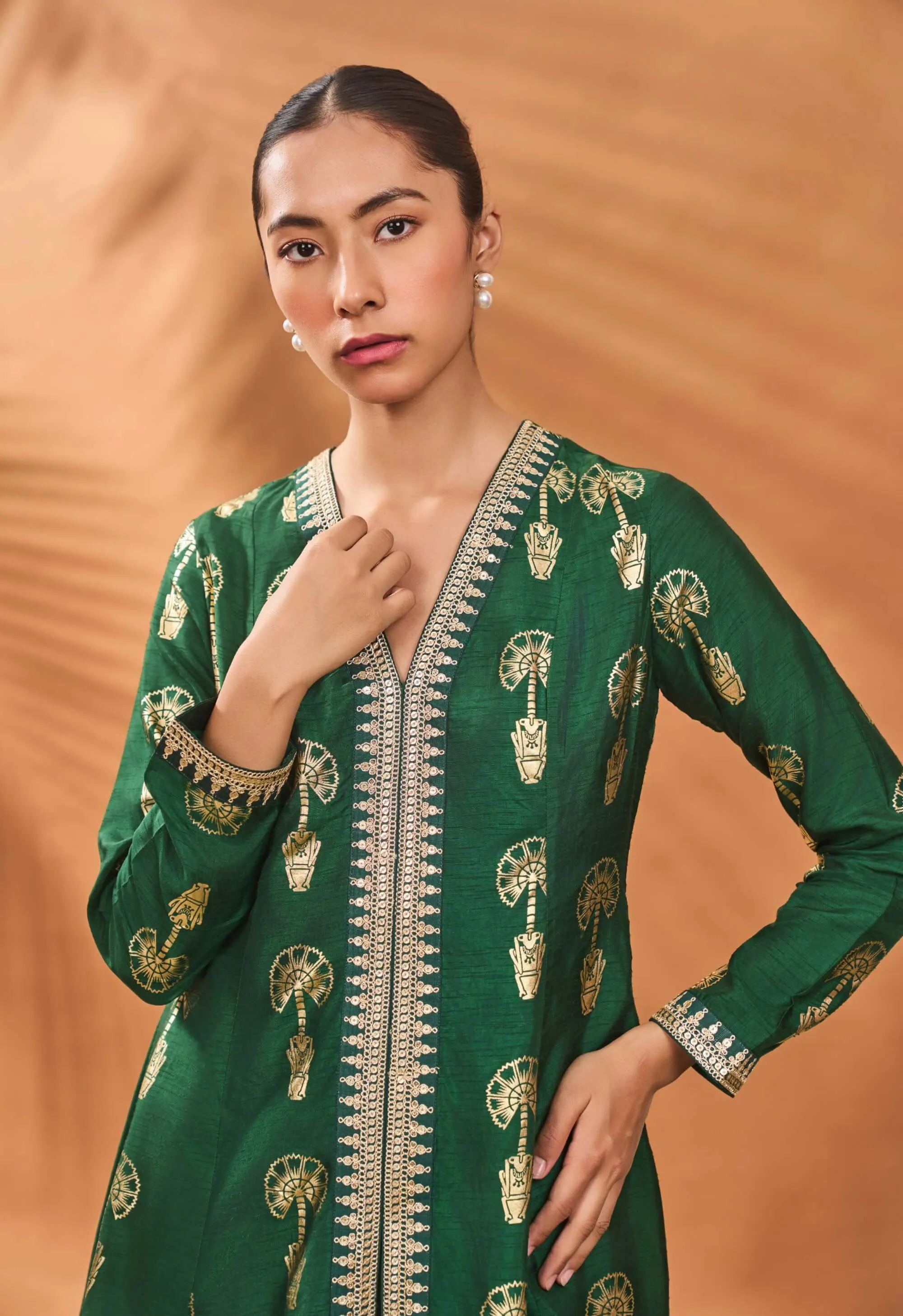 Green traveller's palm tunic and pants