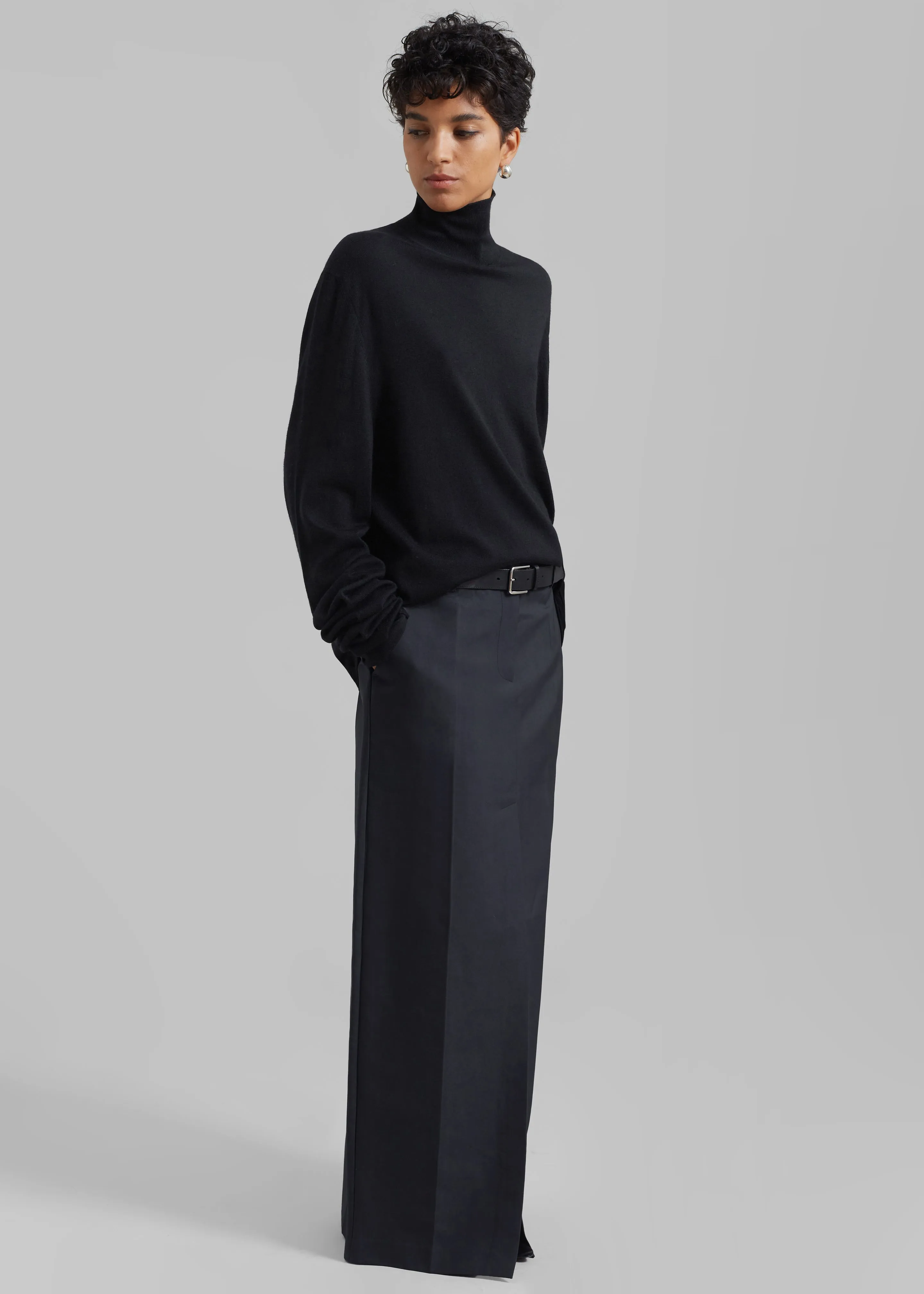 Logan Wool Extra Long Sleeve Turtleneck - Black