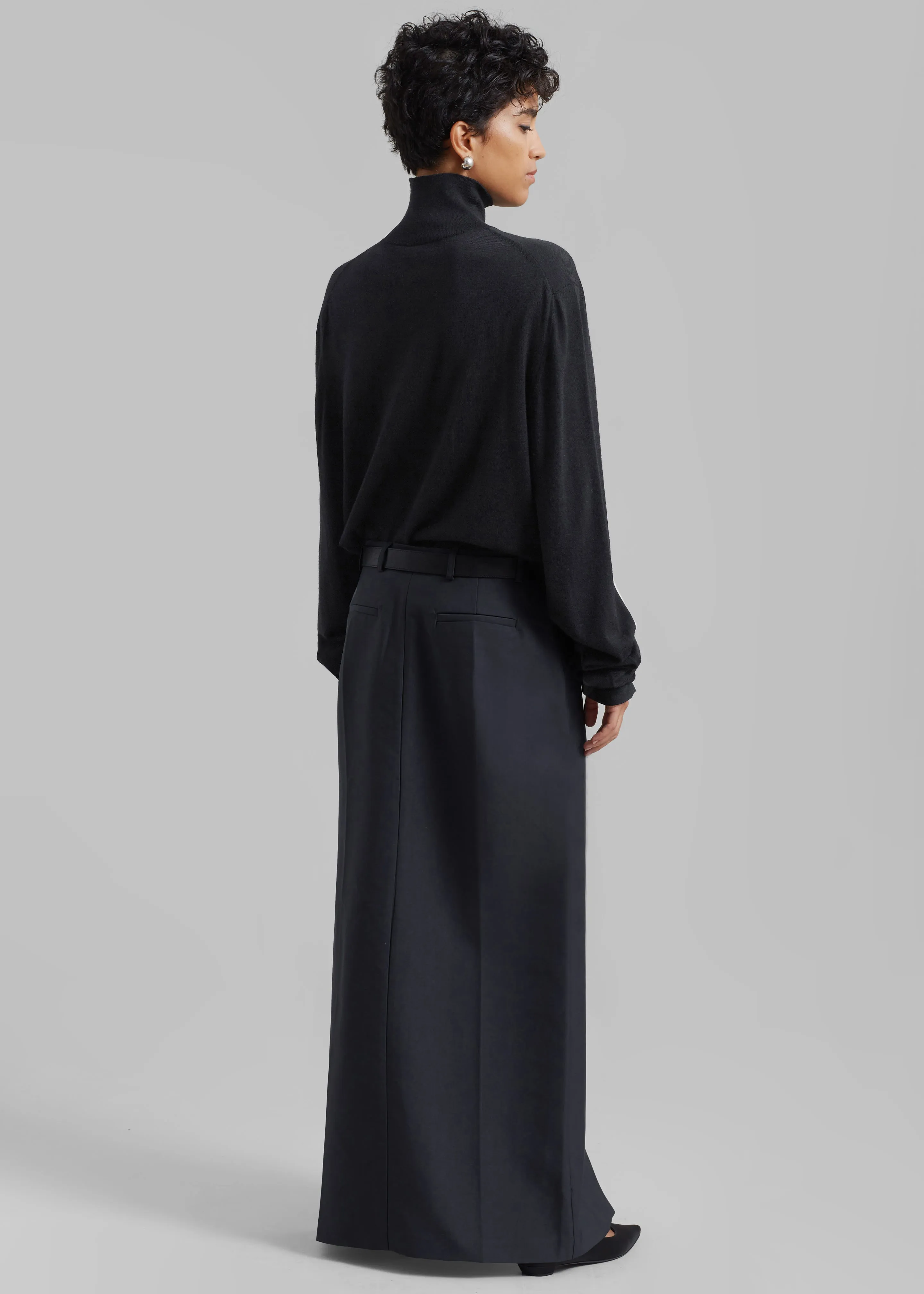 Logan Wool Extra Long Sleeve Turtleneck - Black