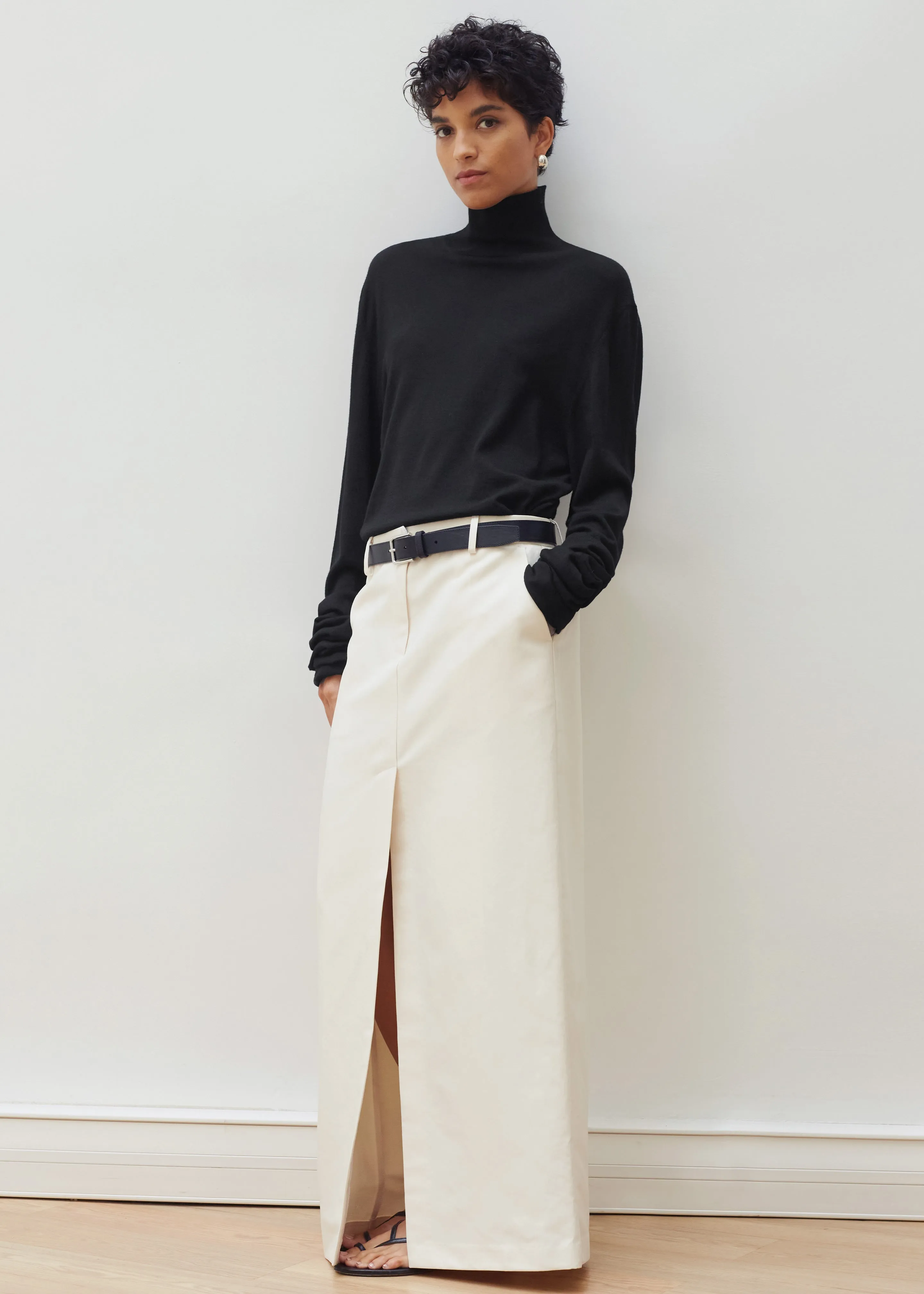 Logan Wool Extra Long Sleeve Turtleneck - Black
