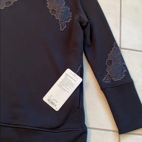 NWT Lululemon Embroidered to You Tunic size 6