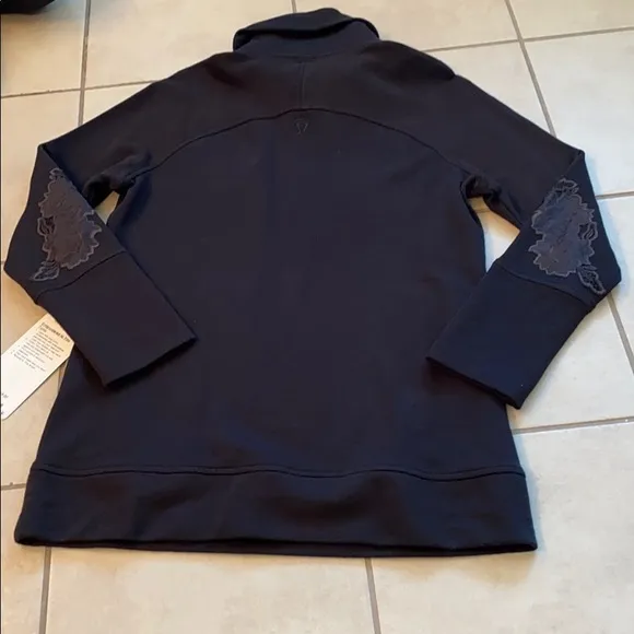 NWT Lululemon Embroidered to You Tunic size 6