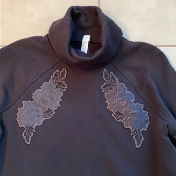 NWT Lululemon Embroidered to You Tunic size 6