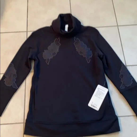 NWT Lululemon Embroidered to You Tunic size 6