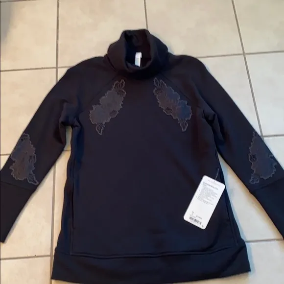 NWT Lululemon Embroidered to You Tunic size 6