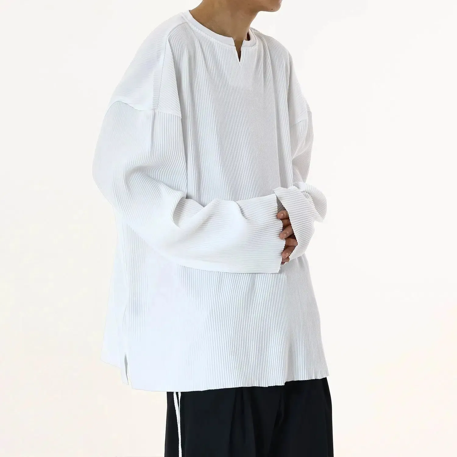 Pleated Bottoming V-neck Shirt