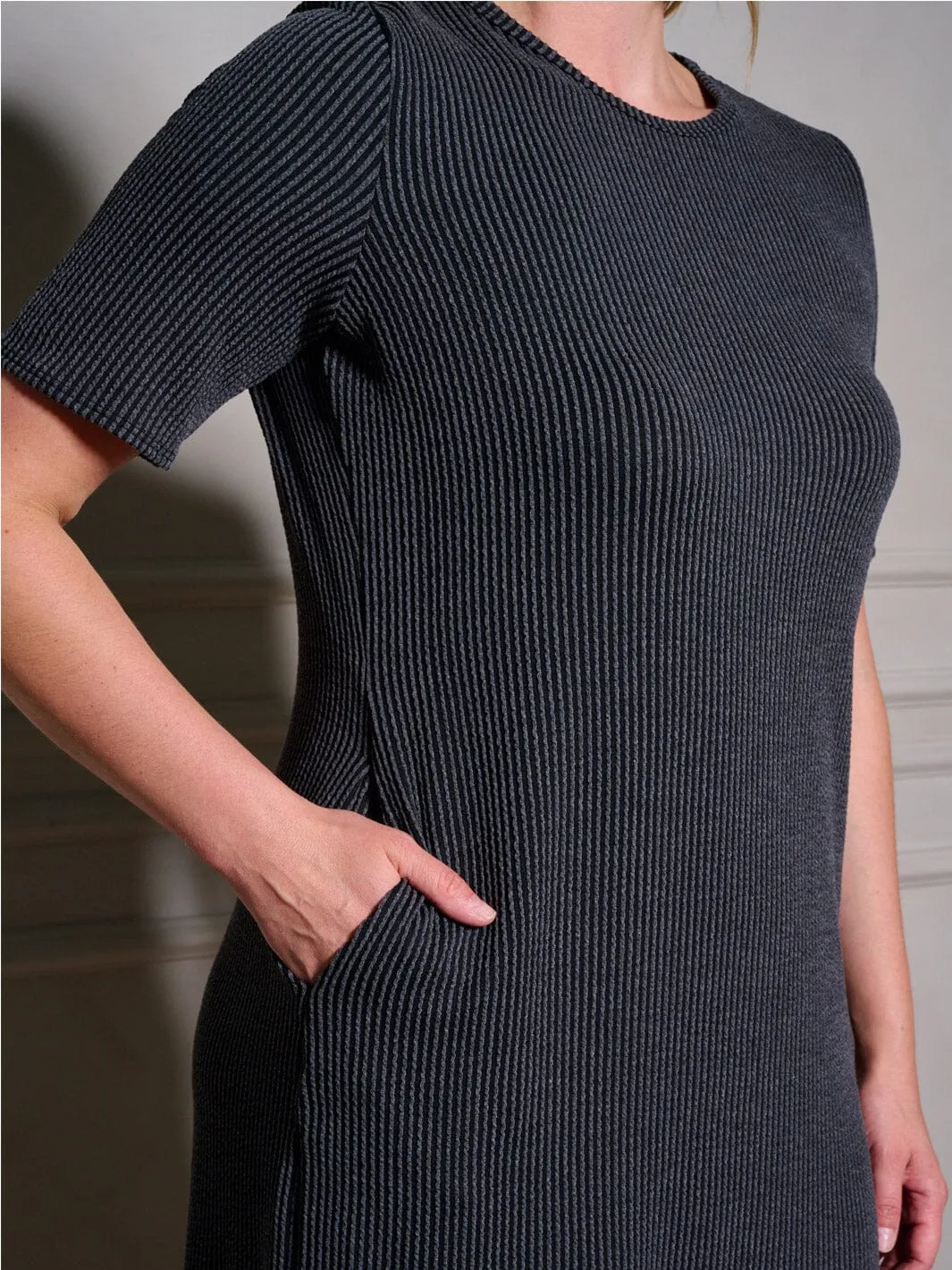 PLUS SIZE SHORT SLEEVE POCKETS RIBBED TUNIC MIDI DRESS