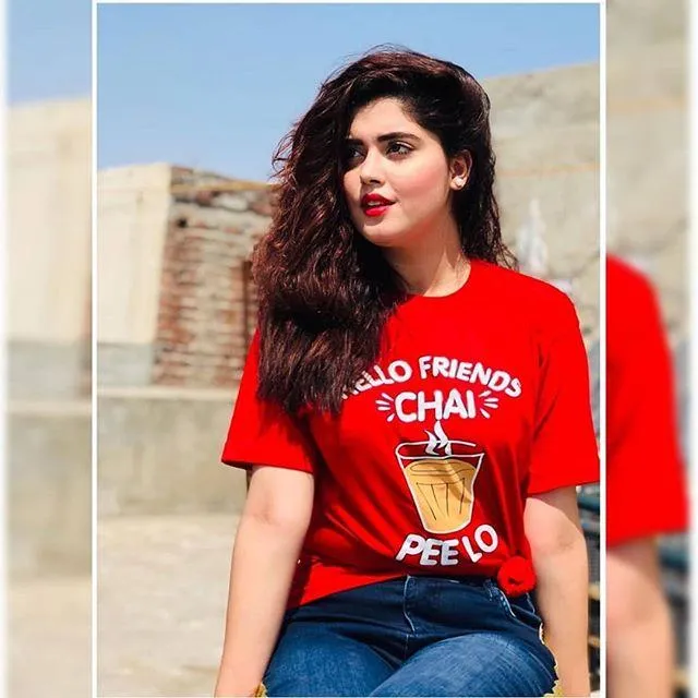 Red Hellow Friends Chai Peelo Cotton T-shirt For Womens
