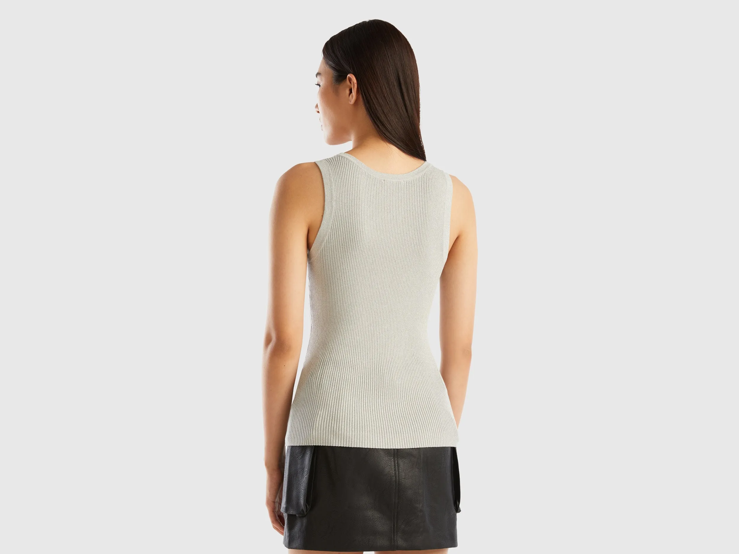 Regular Fit Scoop Neck Solid Vest