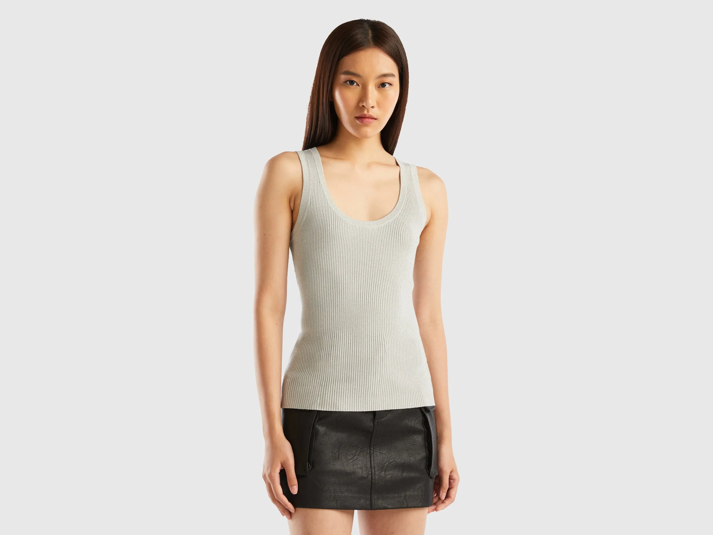 Regular Fit Scoop Neck Solid Vest