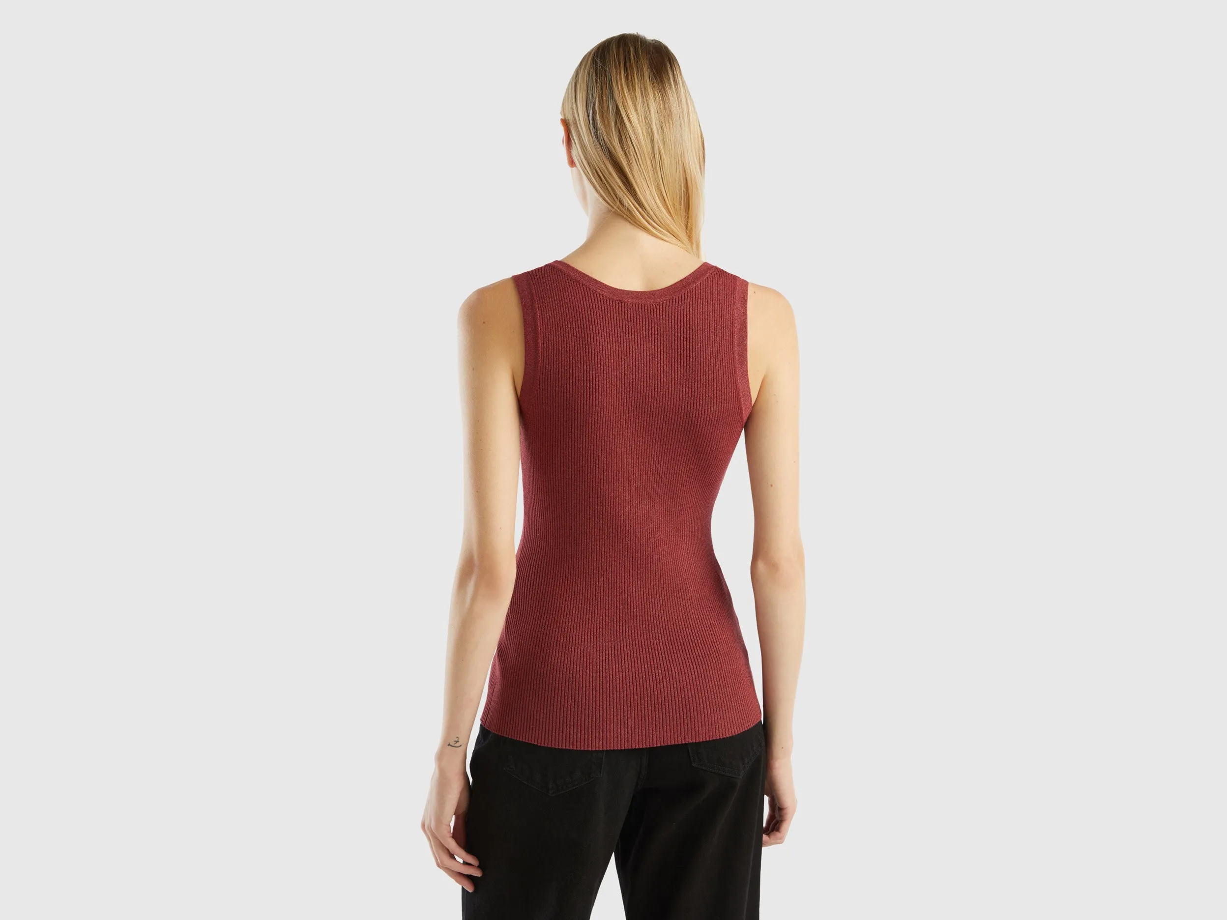 Regular Fit Scoop Neck Solid Vest