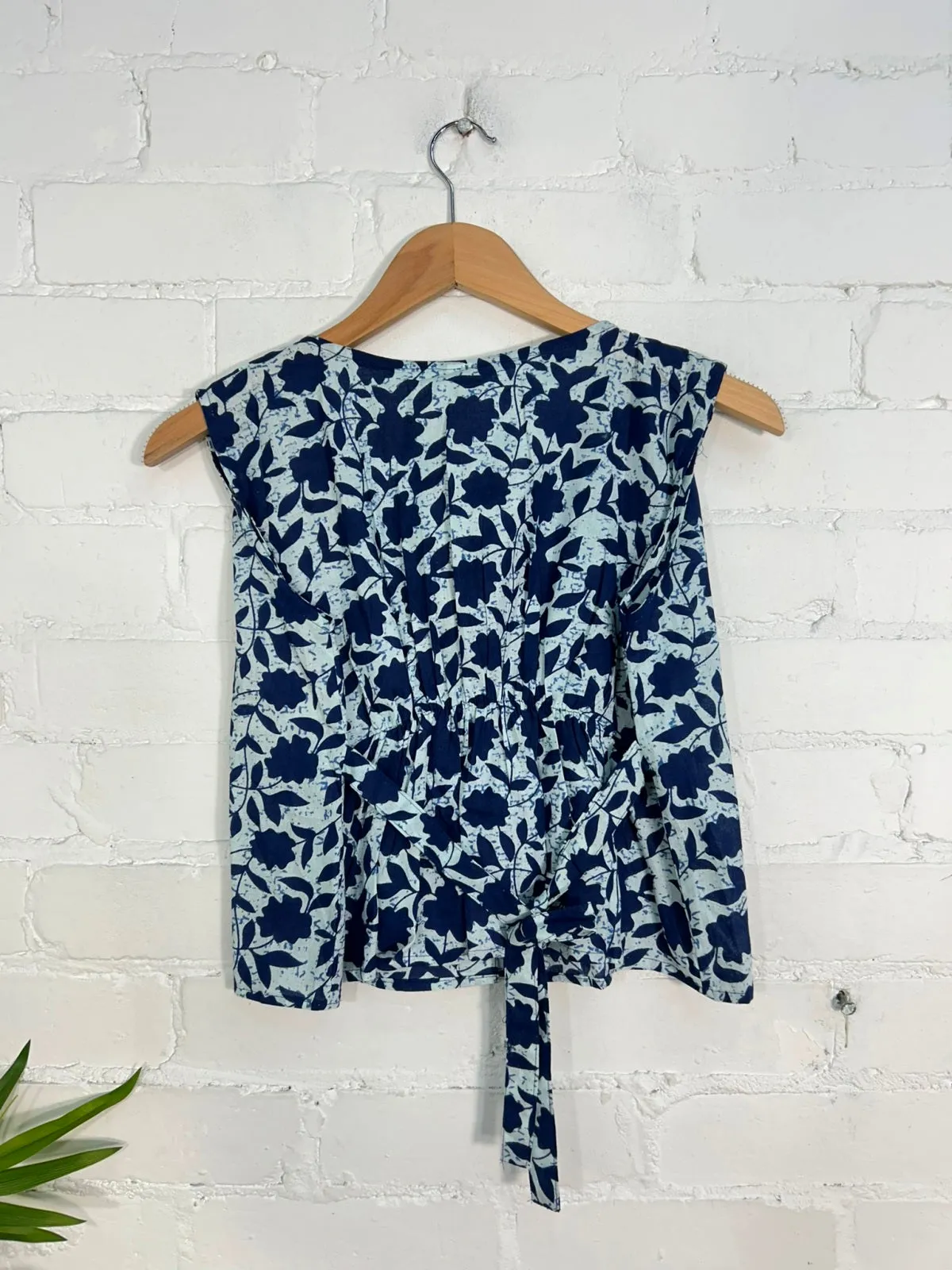 Sleeveless Button Crop Top