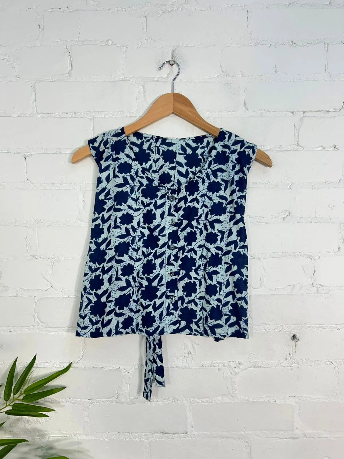 Sleeveless Button Crop Top