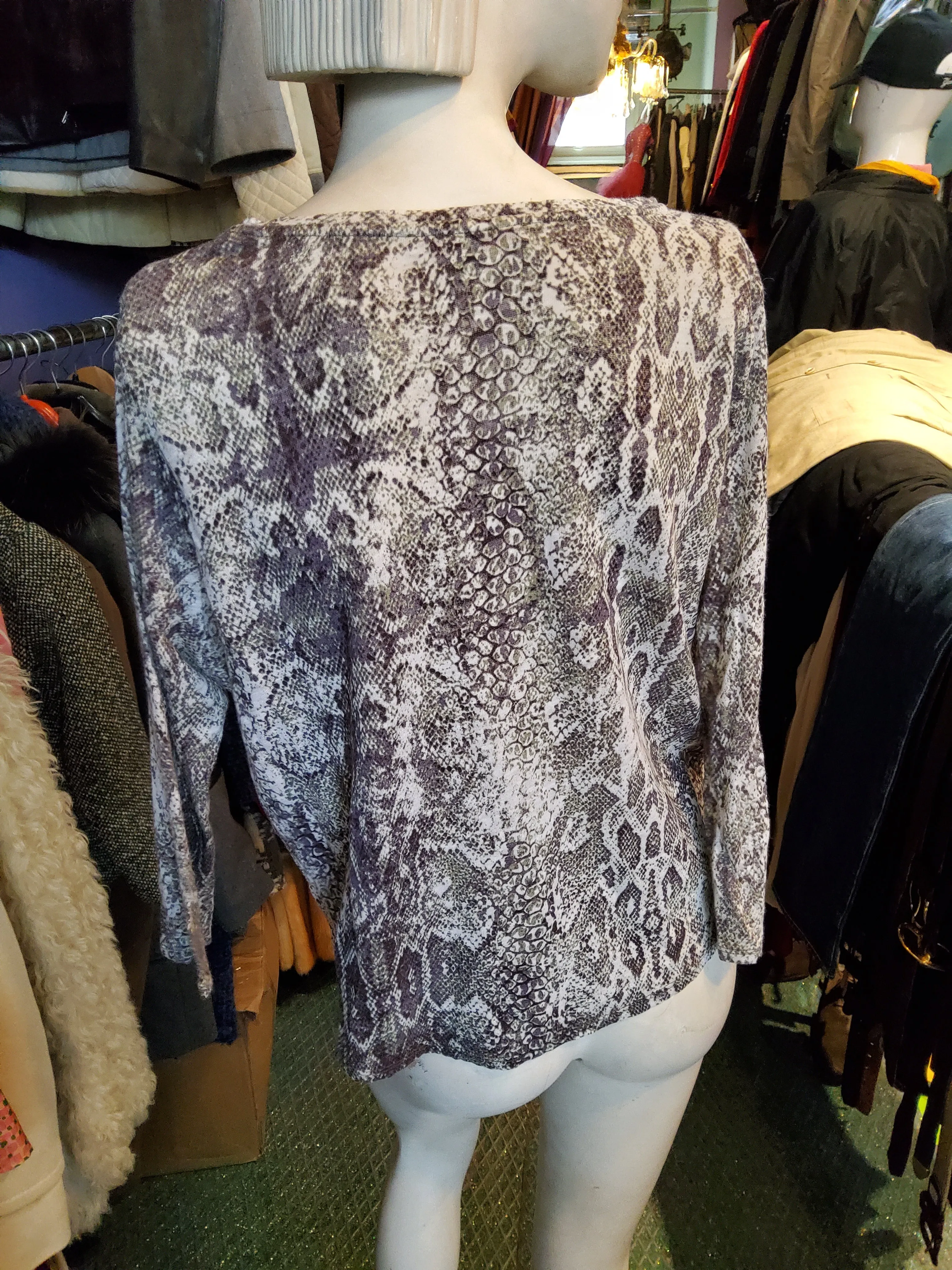 Tops women