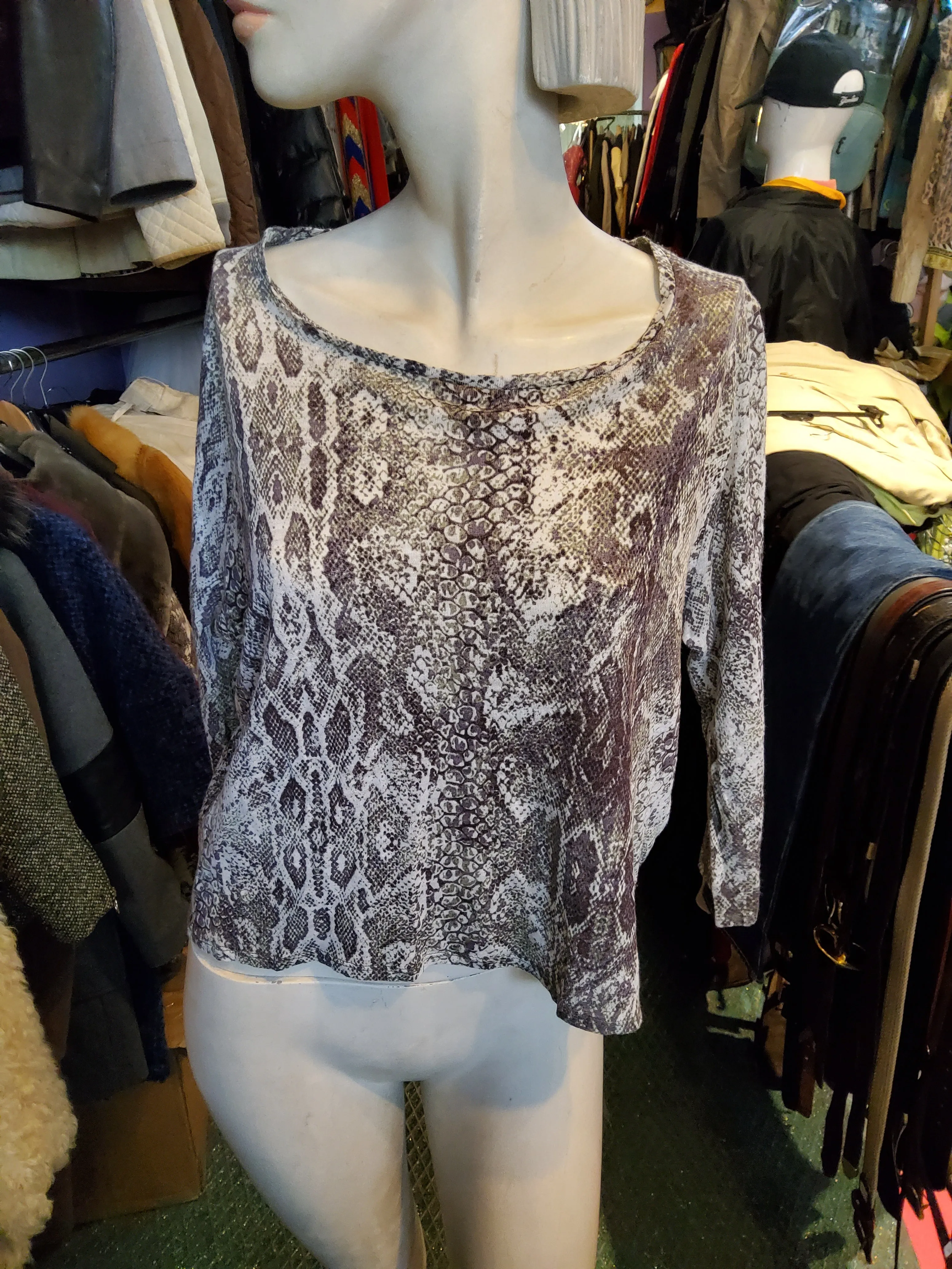 Tops women