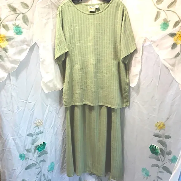 TRAVELSMITH RAYON/LINEN GREEN SKIRT SET SZ M