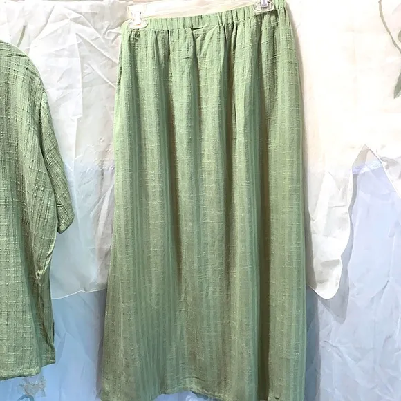 TRAVELSMITH RAYON/LINEN GREEN SKIRT SET SZ M