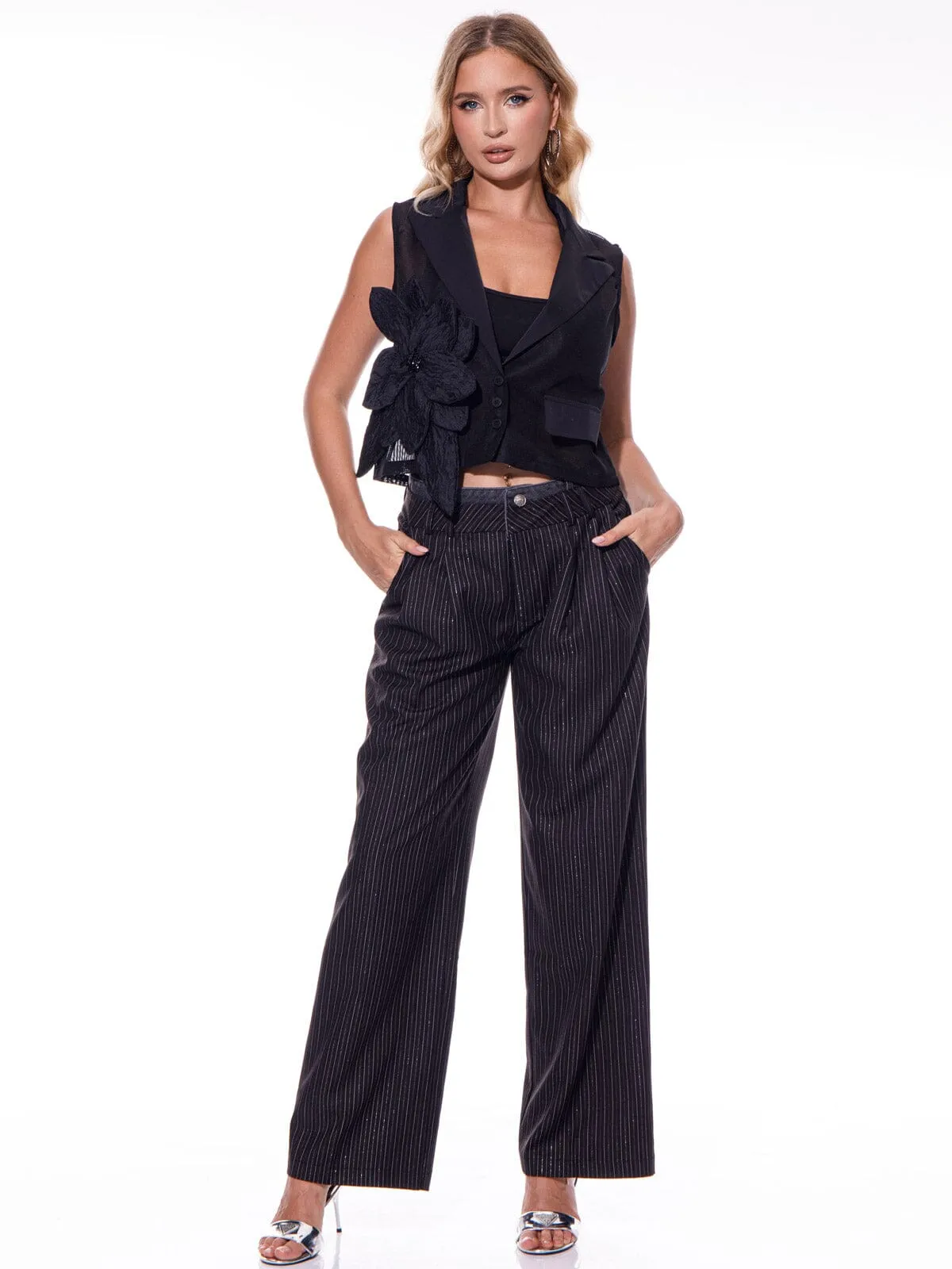 WOMEN'S SLEEVELESS  BUTTON CLOSURE FRONT DETAILED MESH VEST