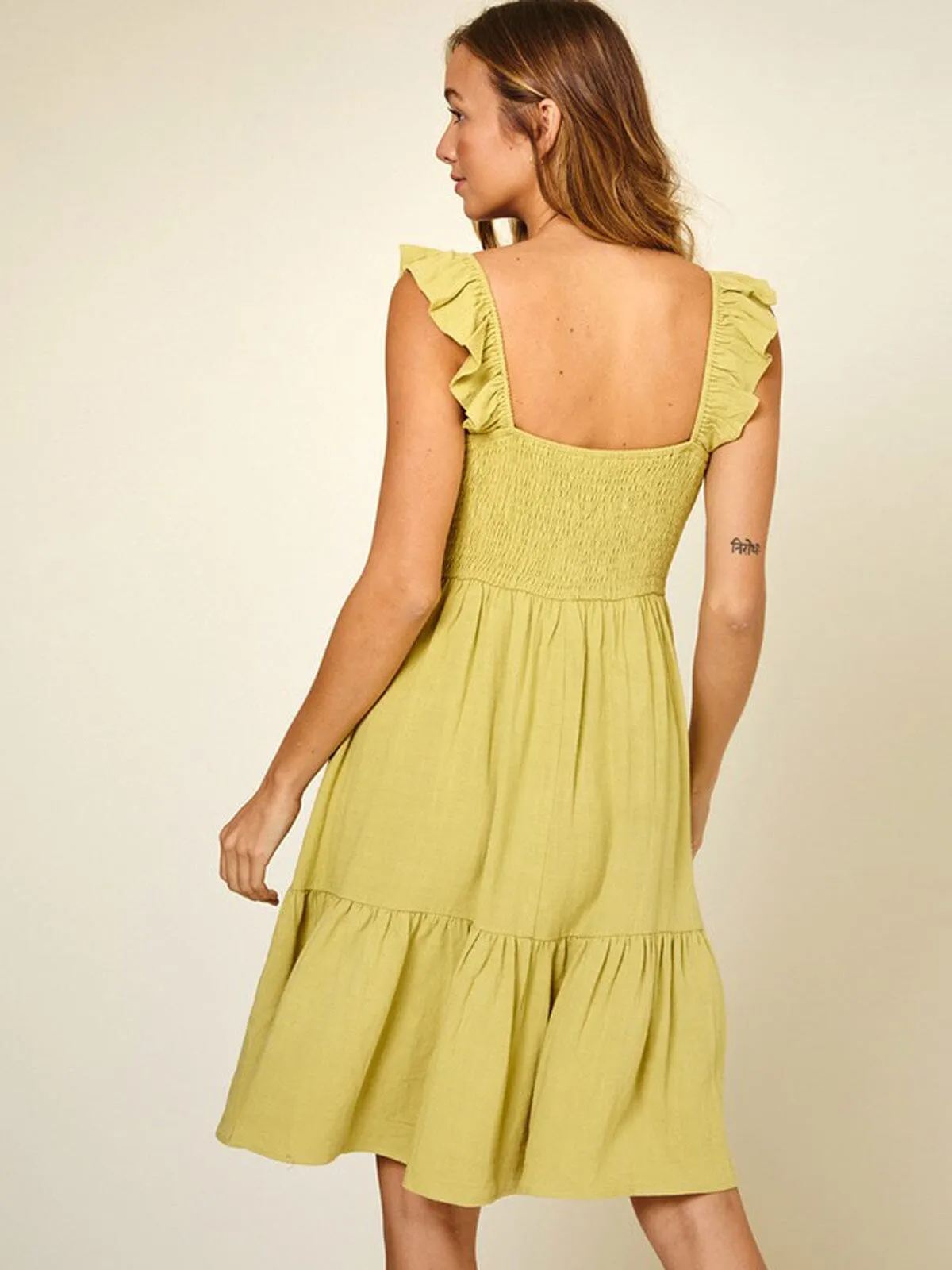 WOMEN'S SLEEVELESS RUFFLE SMOCK TIERED MINI DRESS