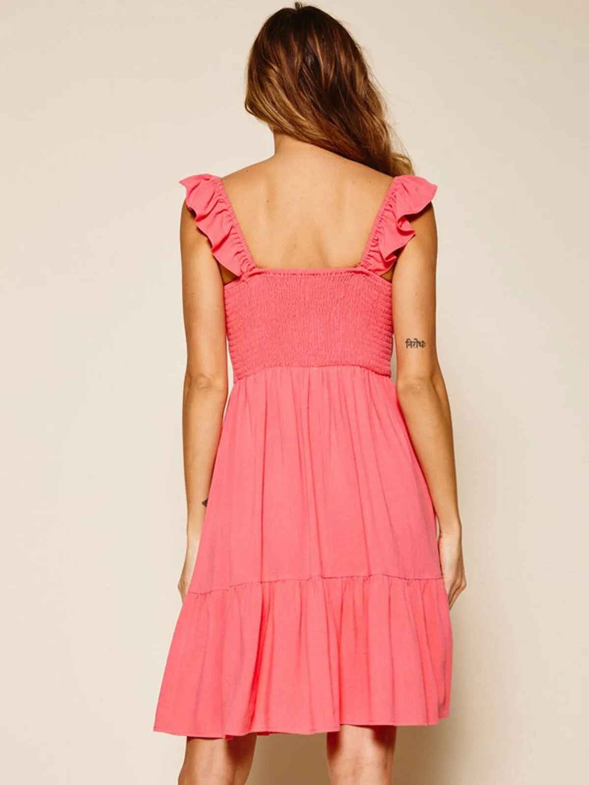 WOMEN'S SLEEVELESS RUFFLE SMOCK TIERED MINI DRESS